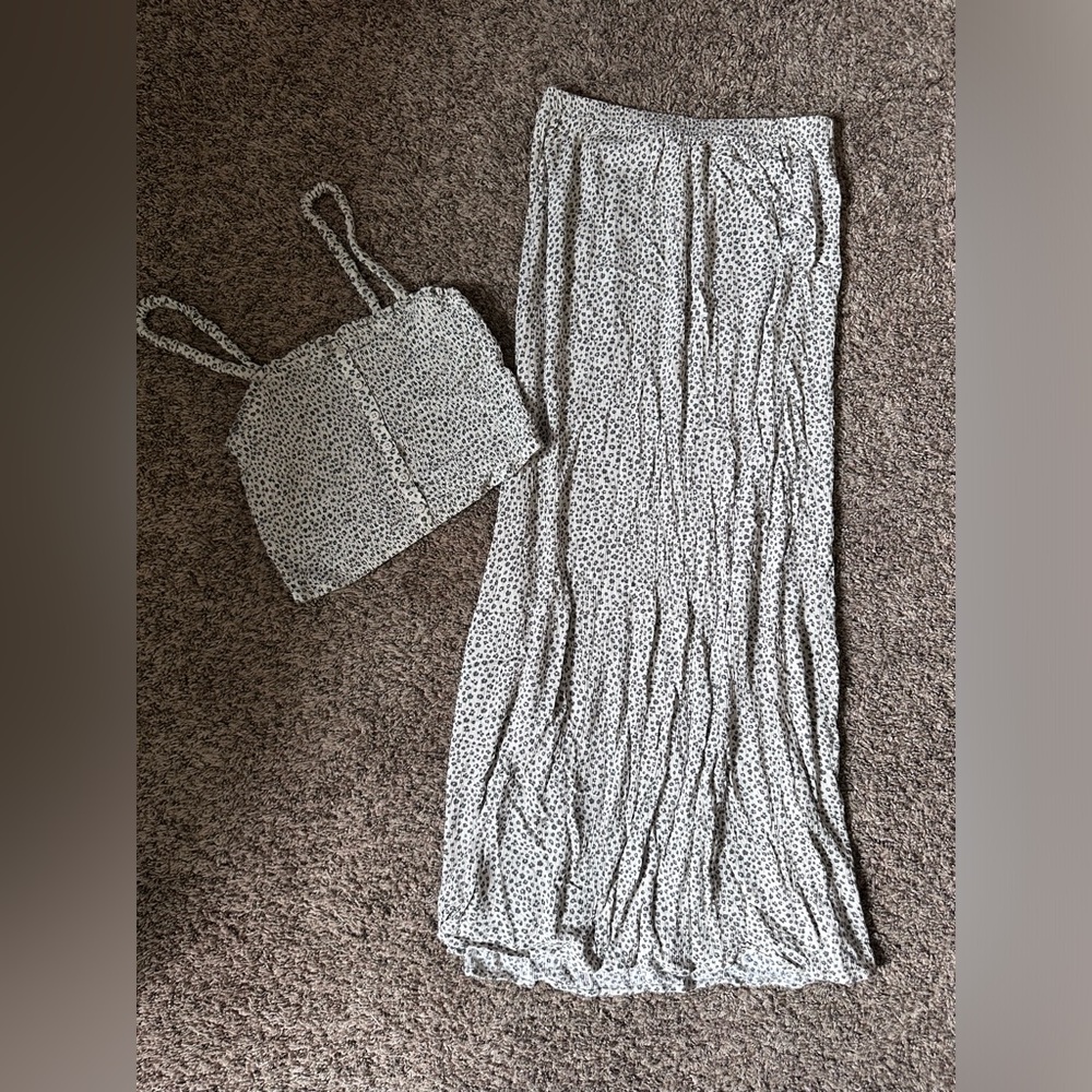 Maxi skirt/crop top outfit
